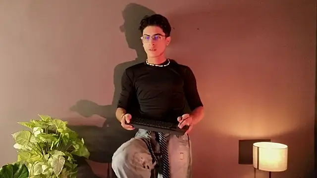 Aaron Eze online show from 26, 11, 2025