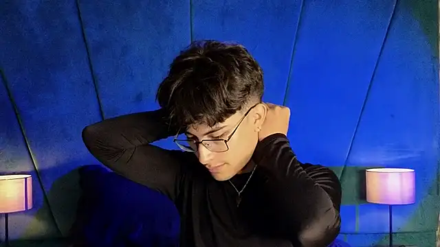 Aaron Eze online show from 2, 12, 2025