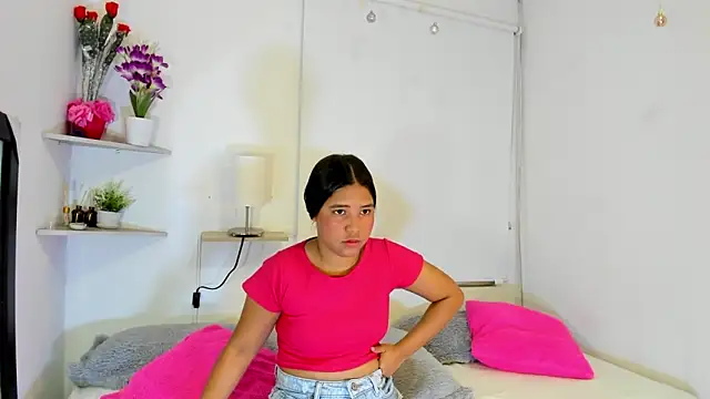 isa taylorr  online show from 28, 11, 2025