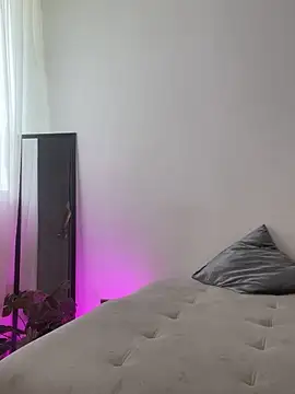 Esmeraldalcl online show from 13, 12, 2025