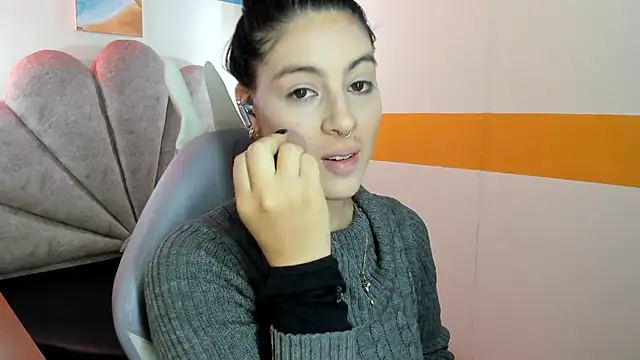 Snapshot of moon_winy chatting on 26, 10, 2025 moon winy online show from 26, 10, 2025