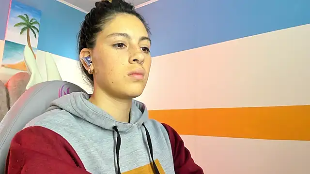 Snapshot of moon_winy chatting on 27, 10, 2025 moon winy online show from 27, 10, 2025