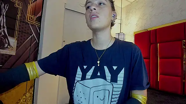 Snapshot of moon_winy chatting on 17, 11, 2025 moon winy online show from 17, 11, 2025