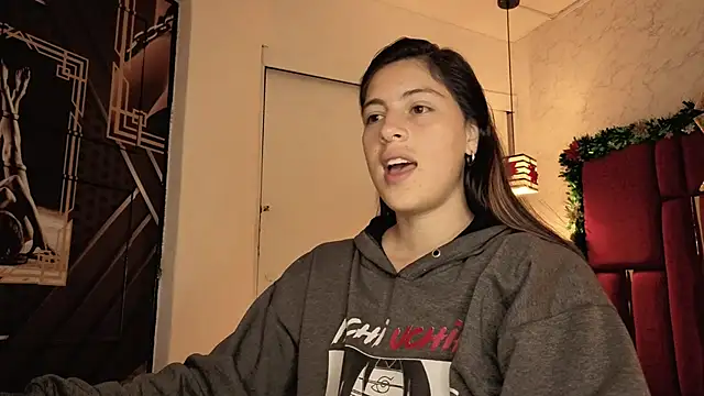 Snapshot of moon_winy chatting on 4, 12, 2025 moon winy online show from 4, 12, 2025