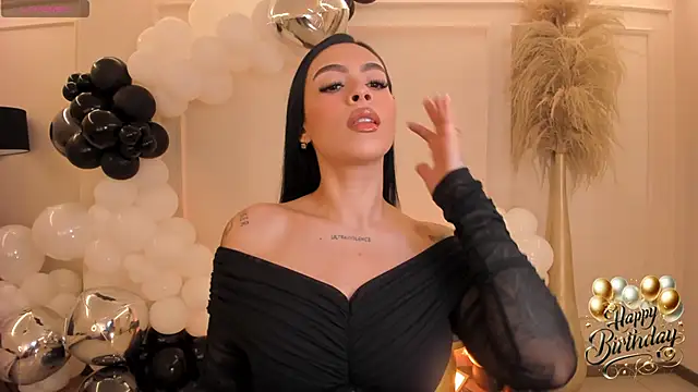 Snapshot of ChristineFord_ chatting on 6, 11, 2025 ChristineFord online show from 6, 11, 2025