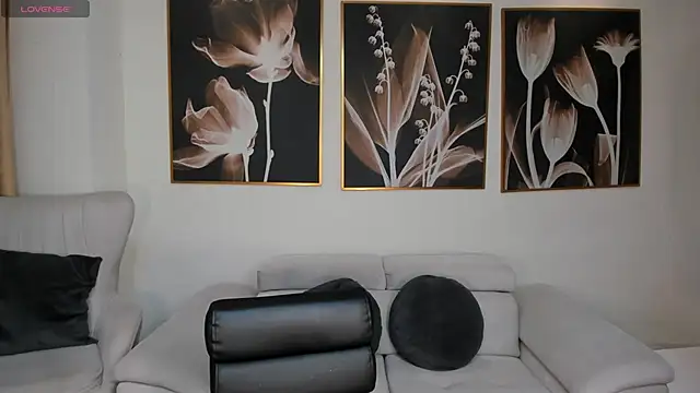 MeganCross1 online show from 16, 11, 2025