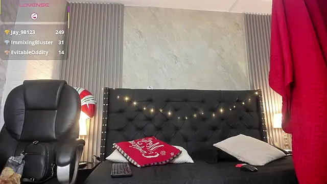 camila  bouzas online show from 17, 12, 2025