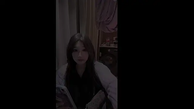 Snapshot of TUTU-TU chatting on 24, 11, 2025 TUTU-TU online show from 24, 11, 2025