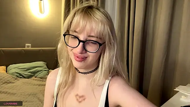 Milkmoriee online show from 15, 11, 2025