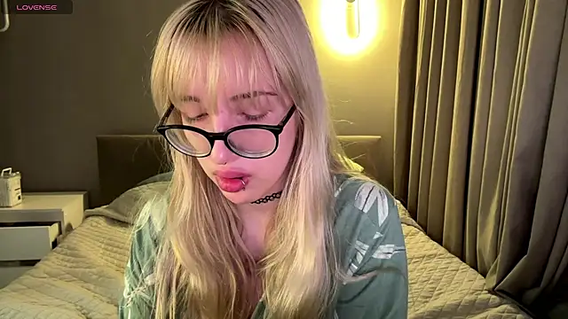 Milkmoriee online show from 21, 11, 2025