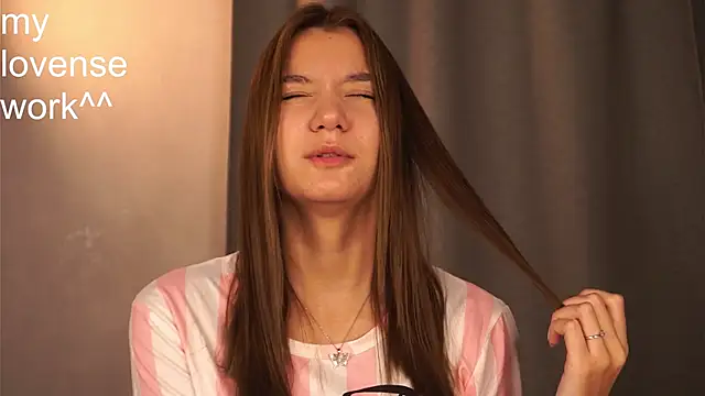 BrynnHolverson online show from 26, 10, 2025