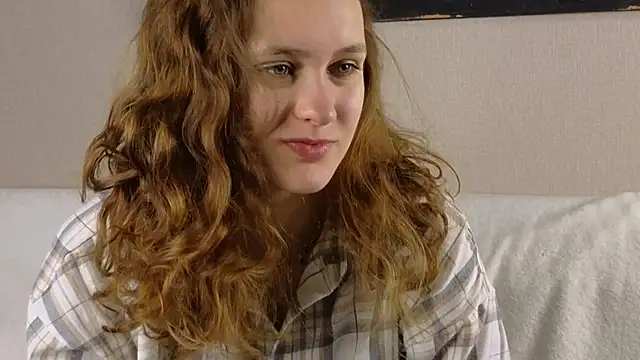 Snapshot of FoxFever chatting on 7, 11, 2025 FoxFever online show from 7, 11, 2025