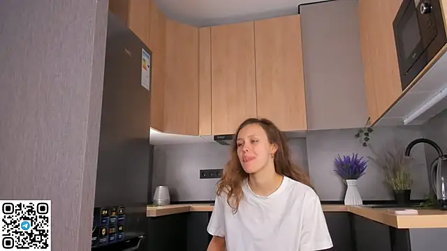 Snapshot of FoxFever chatting on 24, 11, 2025 FoxFever online show from 24, 11, 2025