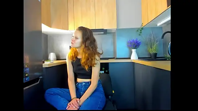 Snapshot of FoxFever chatting on 25, 11, 2025 FoxFever online show from 25, 11, 2025