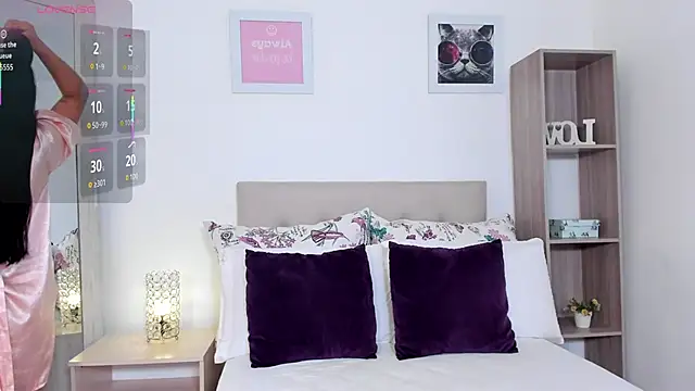 mia canoo online show from 11, 11, 2025