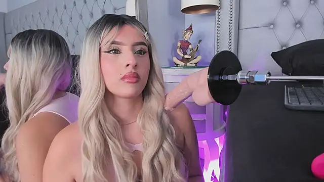 Lily StClair online show from 16, 4, 2026