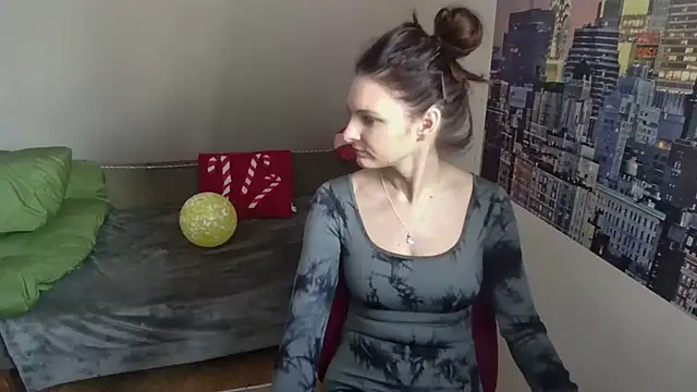 kinkysarahx online show from 18, 1, 2026