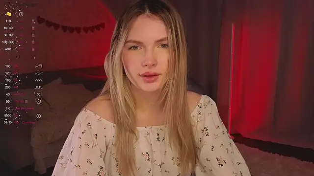 Snapshot of EvelynSin chatting on 15, 11, 2025 EvelynSin online show from 15, 11, 2025