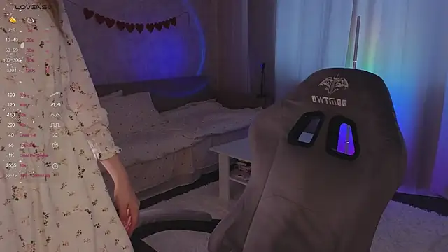 Snapshot of EvelynSin chatting on 19, 11, 2025 EvelynSin online show from 19, 11, 2025