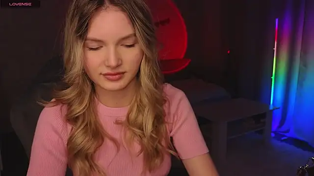 Snapshot of EvelynSin chatting on 22, 11, 2025 EvelynSin online show from 22, 11, 2025