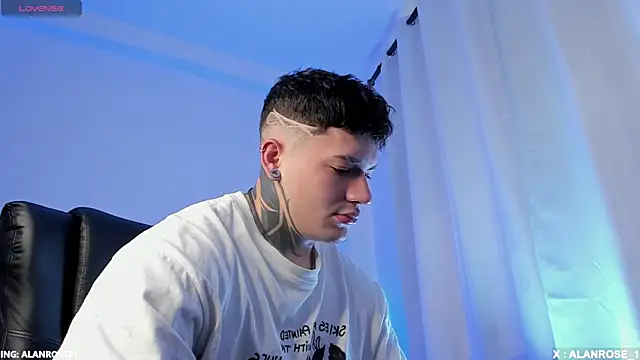 Snapshot of AlanRose01 chatting on 27, 11, 2025 AlanRose01 online show from 27, 11, 2025