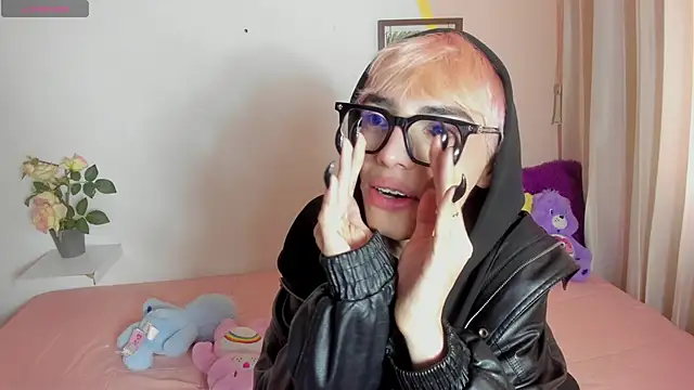 Strawberry Kitty  online show from 12, 11, 2025