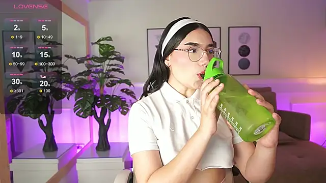 EmilyTurneer online show from 27, 2, 2026