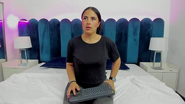 AuraSky  online show from 11, 11, 2025