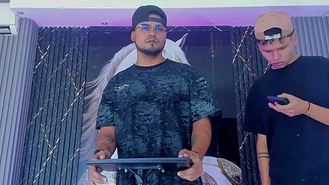 Snapshot of handsome_boys22 chatting on 17, 11, 2025 handsome boys22 online show from 17, 11, 2025