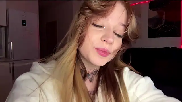 Snapshot of Babymoney_2007 chatting on 21, 12, 2025 Babymoney 2007 online show from 21, 12, 2025