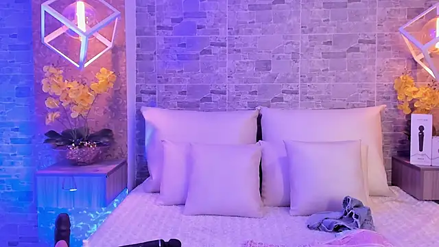 Catalina-Thompson online show from 8, 11, 2025