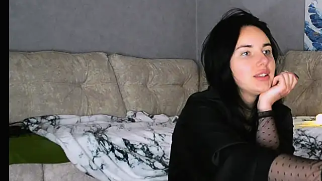 Snapshot of Kirunya chatting on 29, 10, 2025 Kirunya online show from 29, 10, 2025