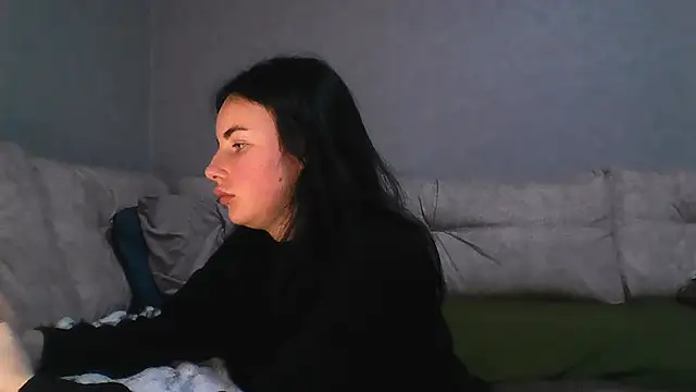 Snapshot of Kirunya chatting on 5, 11, 2025 Kirunya online show from 5, 11, 2025