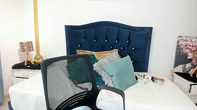 Snapshot of Inaya_Khalifa chatting on 26, 4, 2026 Inaya Khalifa online show from 26, 4, 2026
