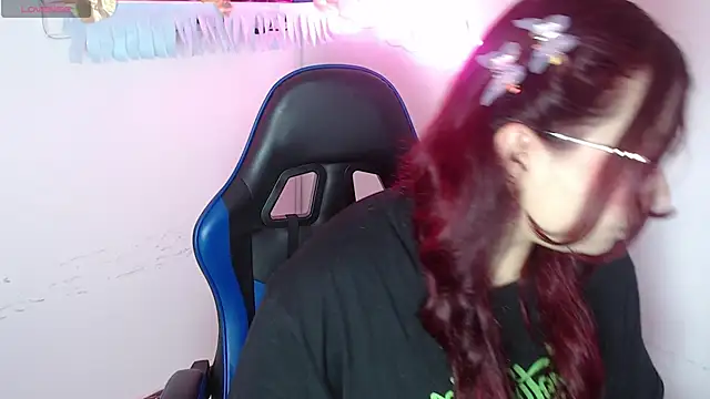 littlee red online show from 25, 11, 2025