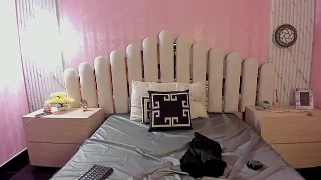 Isabella Marsh online show from 4, 11, 2025