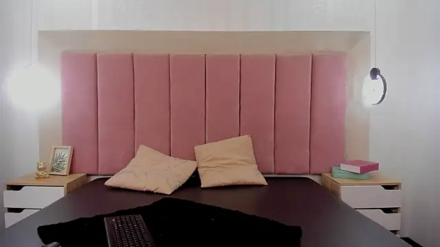 Snapshot of Isabella_Marsh chatting on 25, 11, 2025 Isabella Marsh online show from 25, 11, 2025