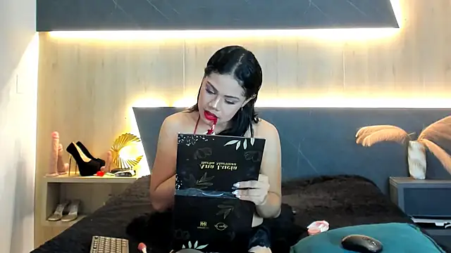 LorenaVarga online show from 23, 4, 2026