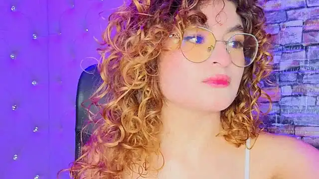 EmiliRouse  online show from 30, 10, 2025