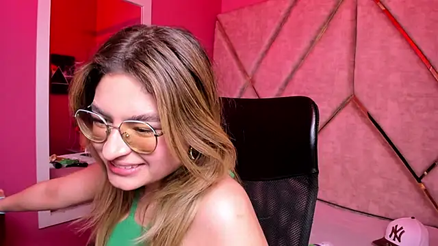 EmiliRouse  online show from 5, 12, 2025