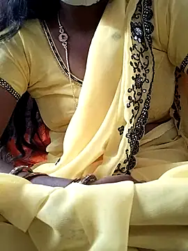 Snapshot of thanuja- chatting on 24, 10, 2025 thanuja- online show from 24, 10, 2025