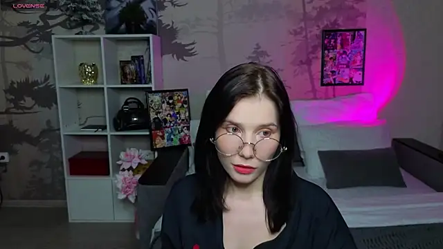 Mell Hyees online show from 24, 11, 2025