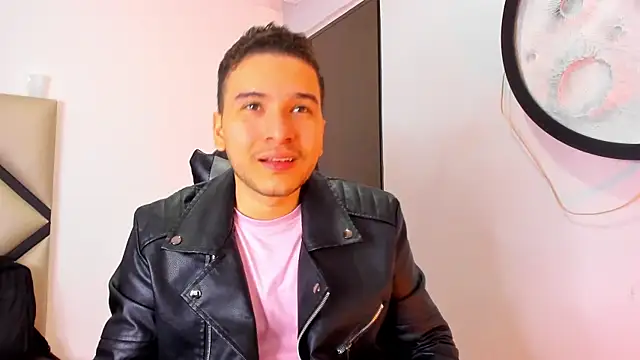 Snapshot of mike_257 chatting on 8, 11, 2025 mike 257 online show from 8, 11, 2025