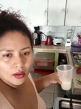 Snapshot of chikis12_ chatting on 24, 11, 2025 chikis12 online show from 24, 11, 2025