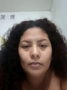 Snapshot of chikis12_ chatting on 5, 12, 2025 chikis12 online show from 5, 12, 2025