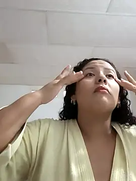 Snapshot of chikis12_ chatting on 13, 12, 2025 chikis12 online show from 13, 12, 2025