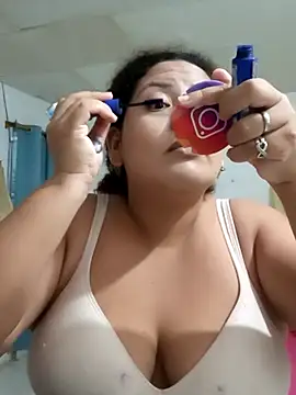 Snapshot of chikis12_ chatting on 16, 12, 2025 chikis12 online show from 16, 12, 2025