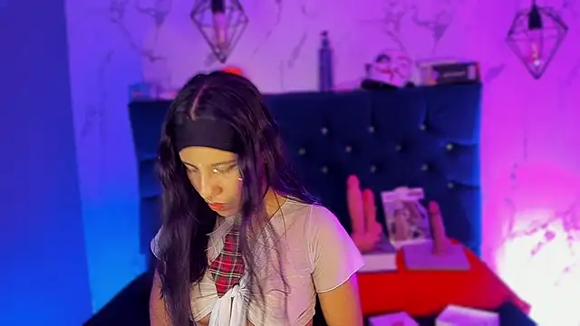 Dakotaa Johnson online show from 12, 11, 2025