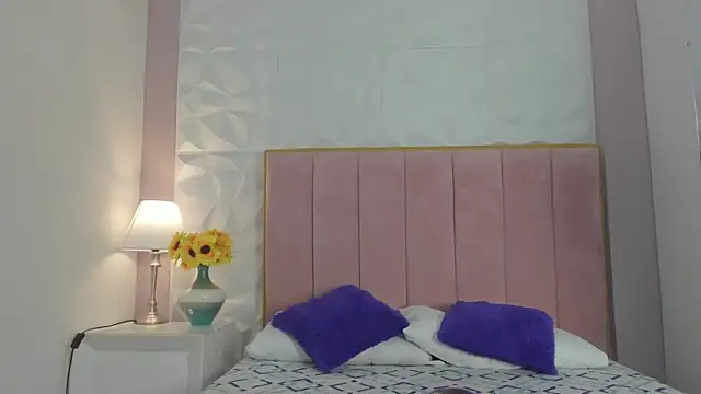 Snapshot of xxxMia_Isabellaa chatting on 19, 10, 2025 xxxMia Isabellaa online show from 19, 10, 2025