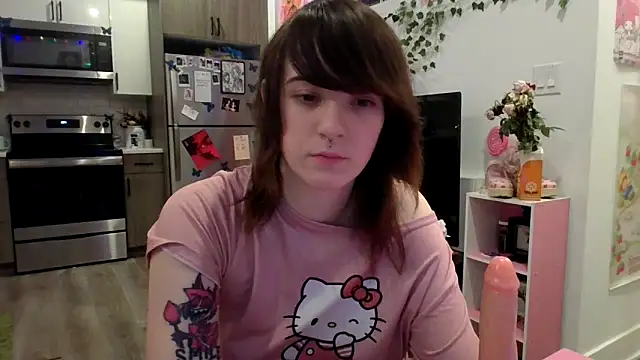 Snapshot of Trickylucy555 chatting on 19, 10, 2025 Trickylucy555 online show from 19, 10, 2025